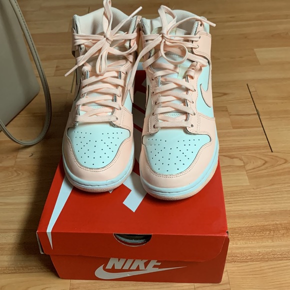 Nike Dunk Crimson Tint Size 6.5 - Picture 3 of 7